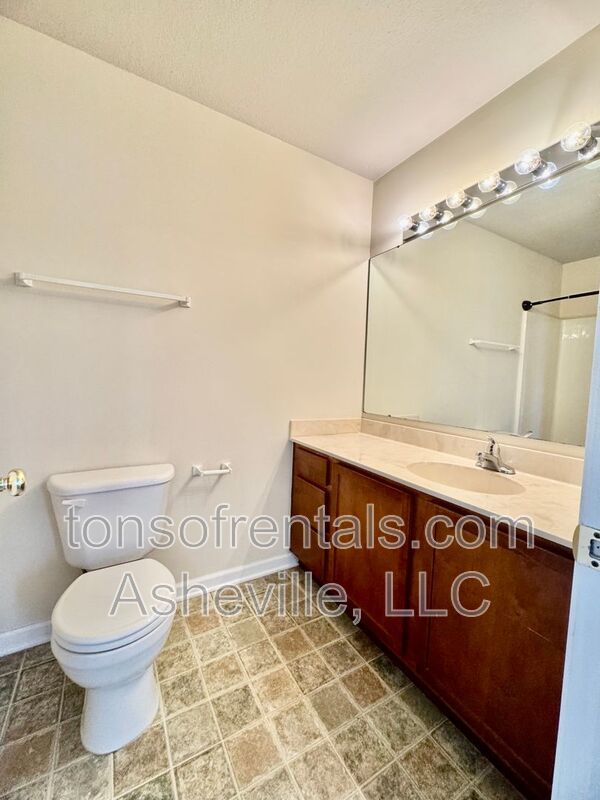 Welcome to this 3 bedroom 2.5 bath townhome located in the heart of Fletcher, NC! property image