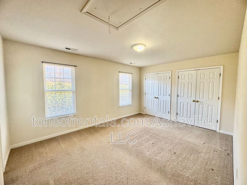 Welcome to this 3 bedroom 2.5 bath townhome located in the heart of Fletcher, NC! property image