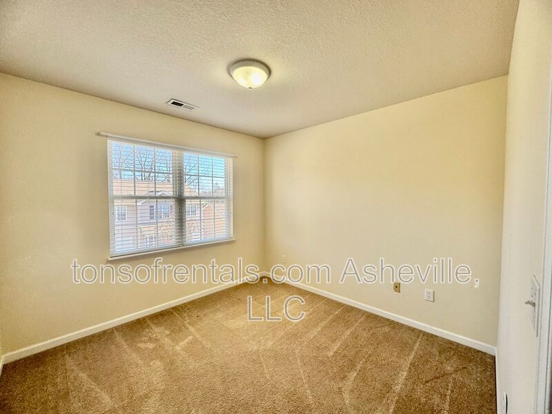 Welcome to this 3 bedroom 2.5 bath townhome located in the heart of Fletcher, NC! property image