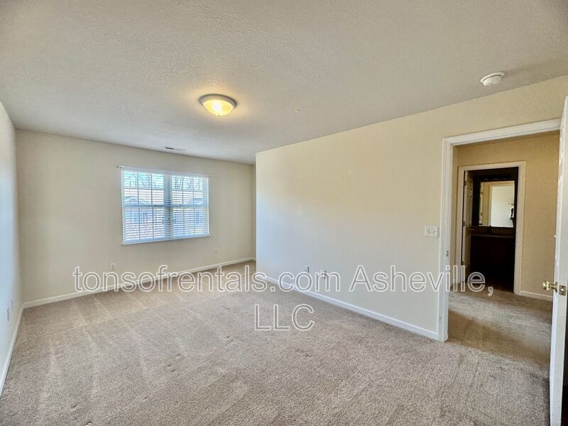 Welcome to this 3 bedroom 2.5 bath townhome located in the heart of Fletcher, NC! property image