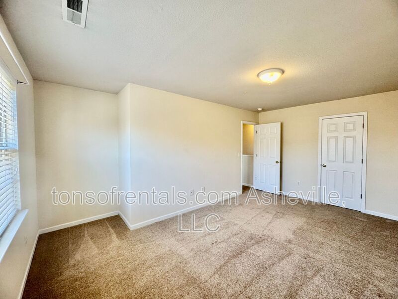 Welcome to this 3 bedroom 2.5 bath townhome located in the heart of Fletcher, NC! property image