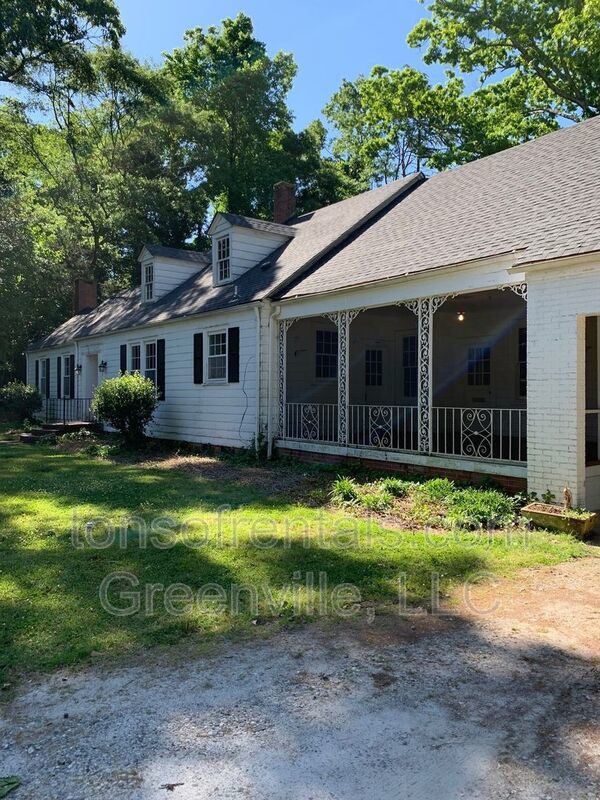 Stunning and full of character in this elegant extremely large home! Excellent Location! Minutes to everything! property image