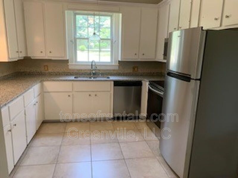 Stunning and full of character in this elegant extremely large home! Excellent Location! Minutes to everything! property image