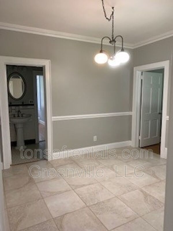 Stunning and full of character in this elegant extremely large home! Excellent Location! Minutes to everything! property image