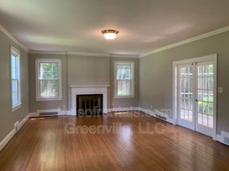 Stunning and full of character in this elegant extremely large home! Excellent Location! Minutes to everything! property image