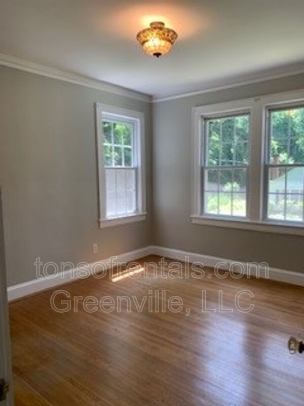 Stunning and full of character in this elegant extremely large home! Excellent Location! Minutes to everything! property image