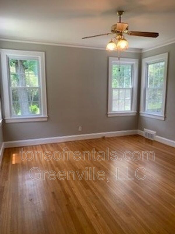 Stunning and full of character in this elegant extremely large home! Excellent Location! Minutes to everything! property image