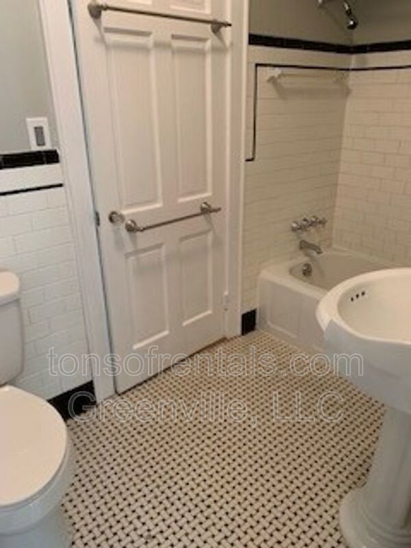 Stunning and full of character in this elegant extremely large home! Excellent Location! Minutes to everything! property image