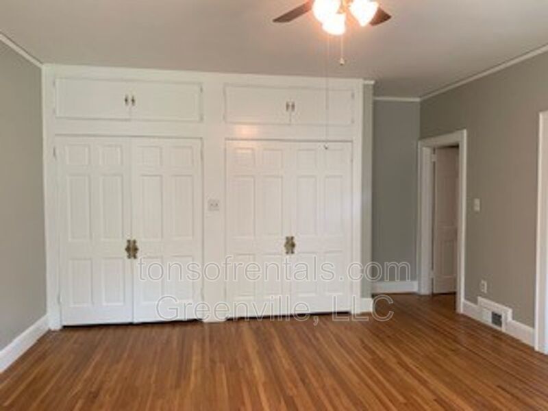 Stunning and full of character in this elegant extremely large home! Excellent Location! Minutes to everything! property image