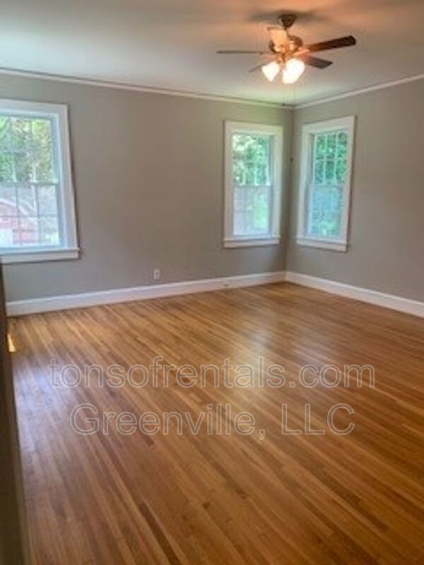 Stunning and full of character in this elegant extremely large home! Excellent Location! Minutes to everything! property image