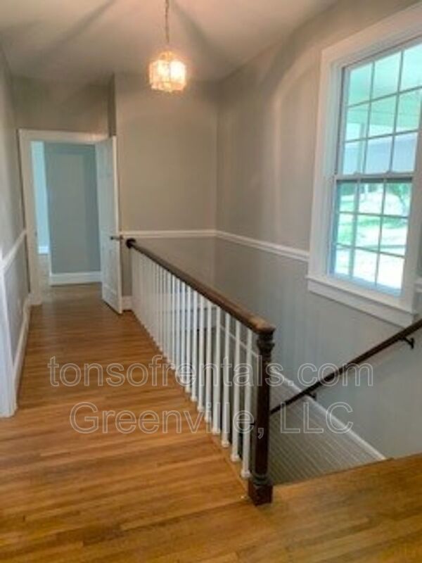 Stunning and full of character in this elegant extremely large home! Excellent Location! Minutes to everything! property image