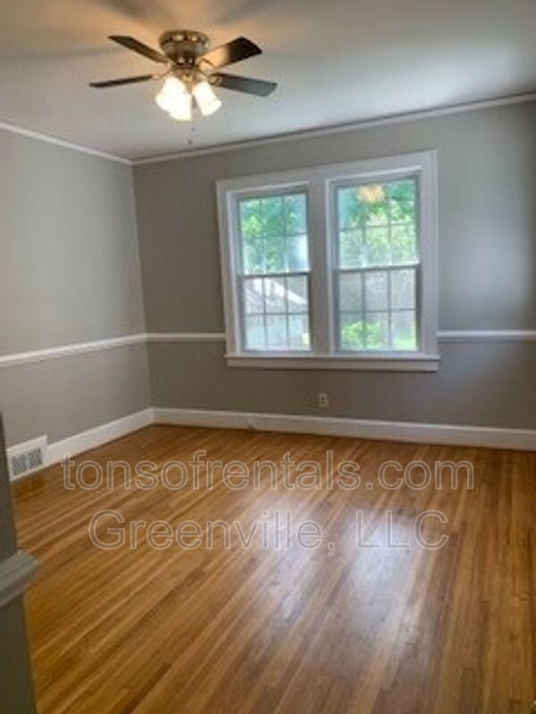 Stunning and full of character in this elegant extremely large home! Excellent Location! Minutes to everything! property image