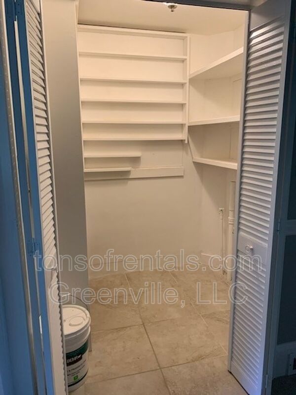 Stunning and full of character in this elegant extremely large home! Excellent Location! Minutes to everything! property image