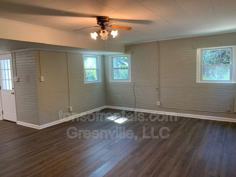 Stunning and full of character in this elegant extremely large home! Excellent Location! Minutes to everything! property image