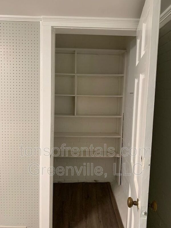 Stunning and full of character in this elegant extremely large home! Excellent Location! Minutes to everything! property image