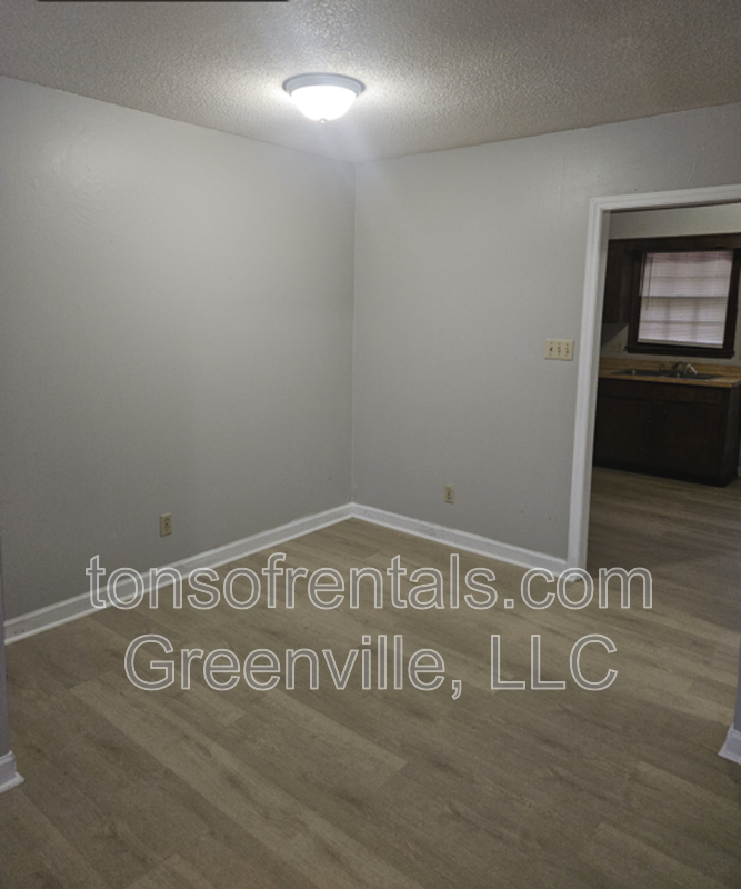 Nice 2 bedroom, 2 bath duplex on the Westside property image