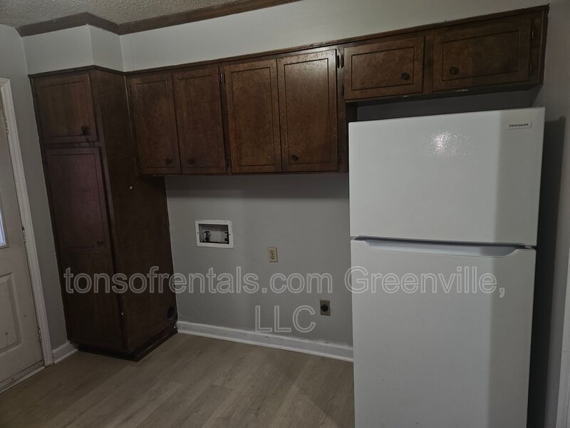 Nice 2 bedroom, 2 bath duplex on the Westside property image