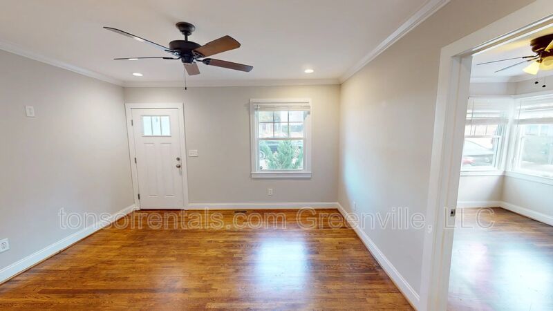 Nice 2 bedroom 1 bath duplex off Augusta Rd property image