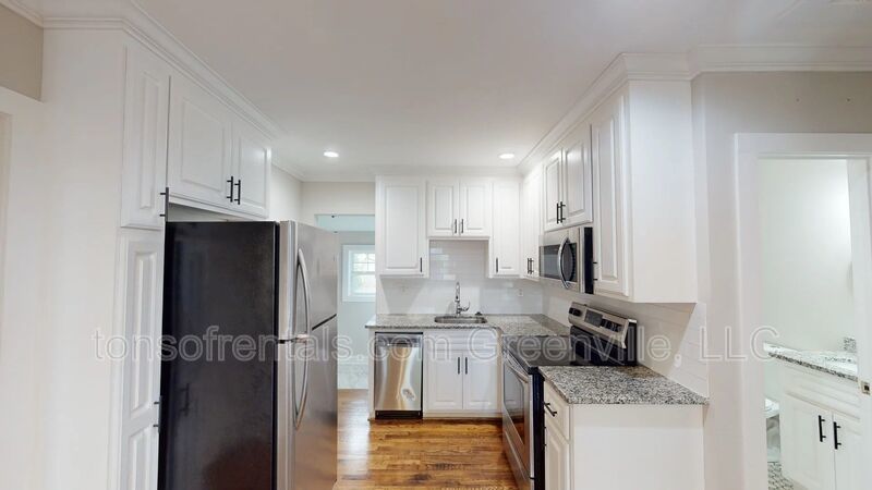 Nice 2 bedroom 1 bath duplex off Augusta Rd property image