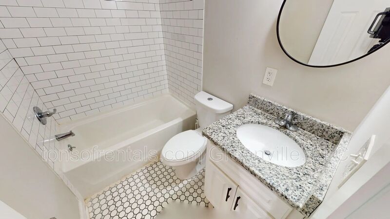 Nice 2 bedroom 1 bath duplex off Augusta Rd property image