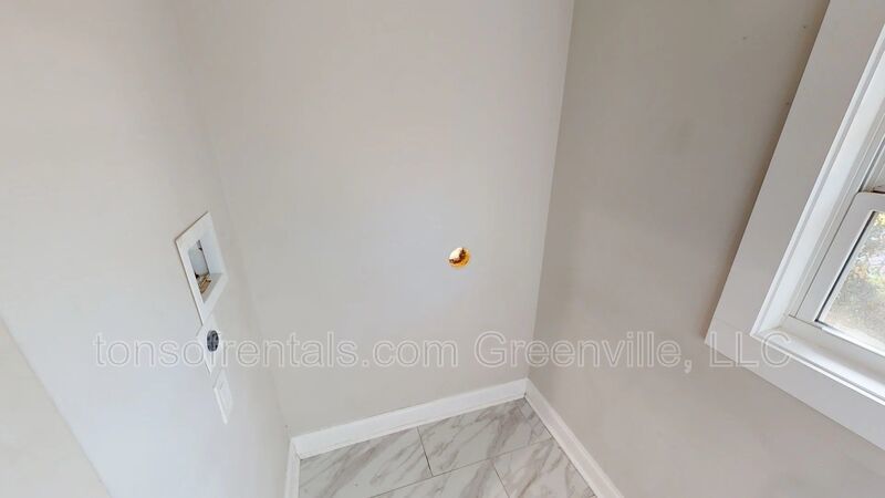 Nice 2 bedroom 1 bath duplex off Augusta Rd property image