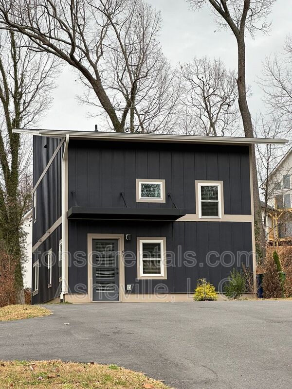 This recently built 3/2.5 modern style home is exactly what you're looking for!! property image