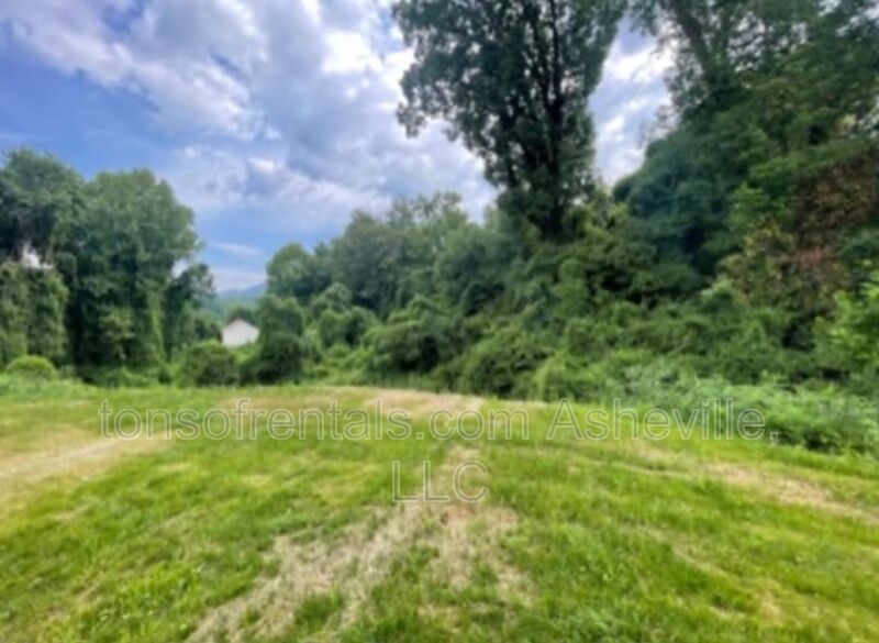 This recently built 3/2.5 modern style home is exactly what you're looking for!! property image