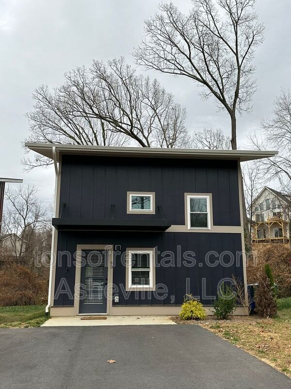 This recently built 3/2.5 modern style home is exactly what you're looking for!! property image