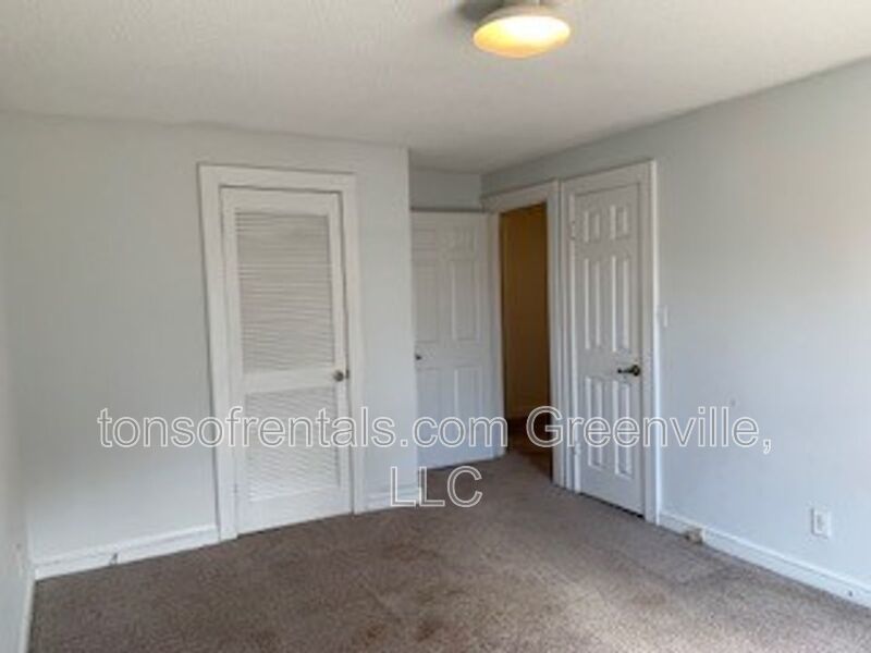 Neat 2 bedroom 2 bath townhome minutes to downtown Greenville SC! property image