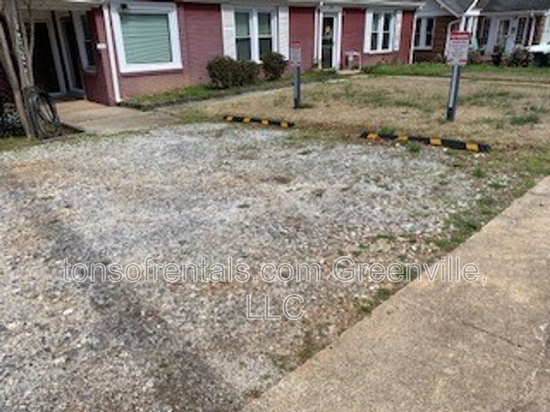 Neat 2 bedroom 2 bath townhome minutes to downtown Greenville SC! property image