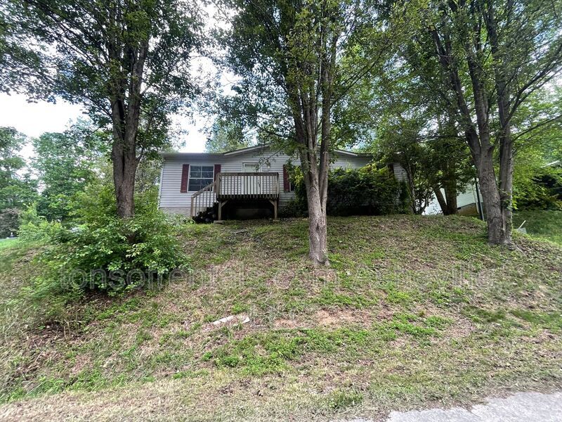 This 3 bed 2 bath is situated on almost .28 acres in quiet subdivision! property image