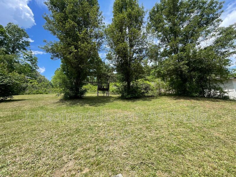 This 3 bed 2 bath is situated on almost .28 acres in quiet subdivision! property image
