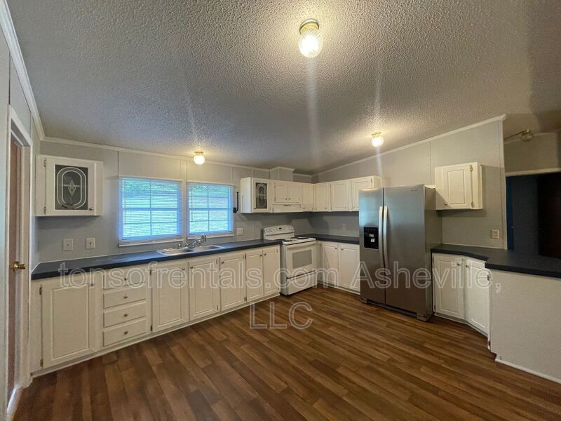 This 3 bed 2 bath is situated on almost .28 acres in quiet subdivision! property image