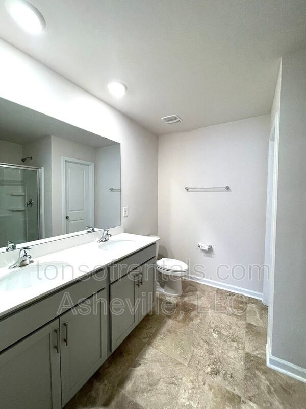 Welcome to this beautiful 4-bedroom, 2.5-bath home located in the charming town of Candler. property image