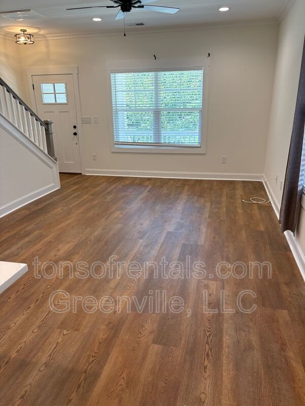 Beautiful home one side of a duplex in excellent location of Greenville SC! property image