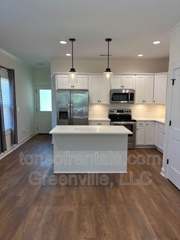 Beautiful home one side of a duplex in excellent location of Greenville SC! property image