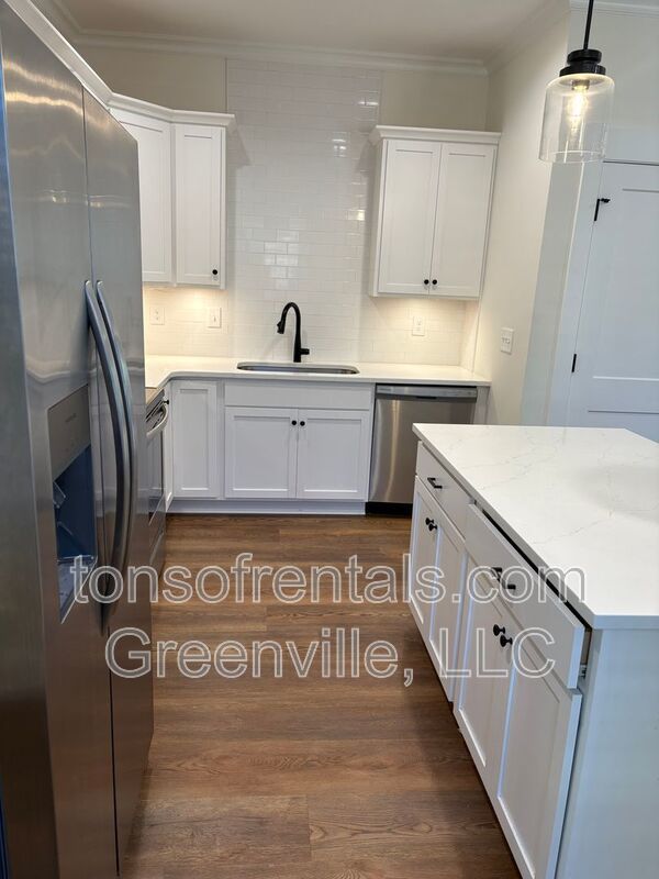 Beautiful home one side of a duplex in excellent location of Greenville SC! property image