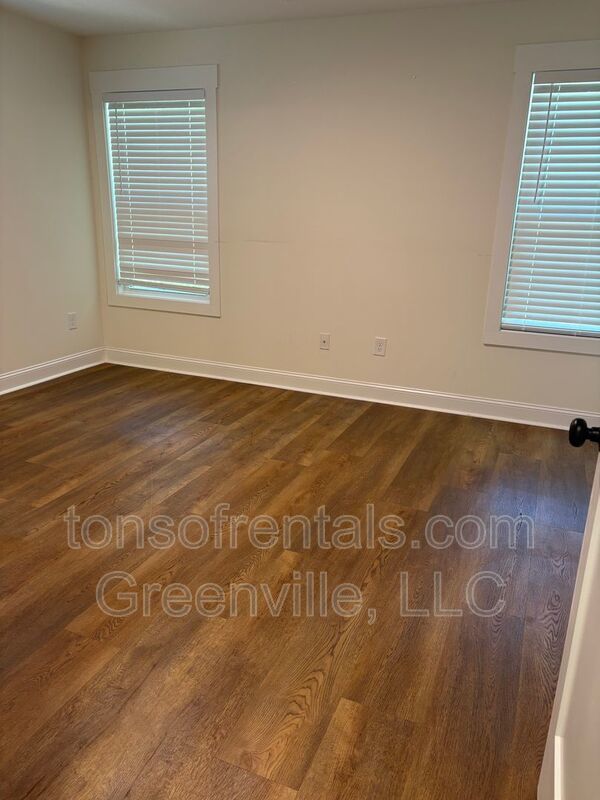 Beautiful home one side of a duplex in excellent location of Greenville SC! property image