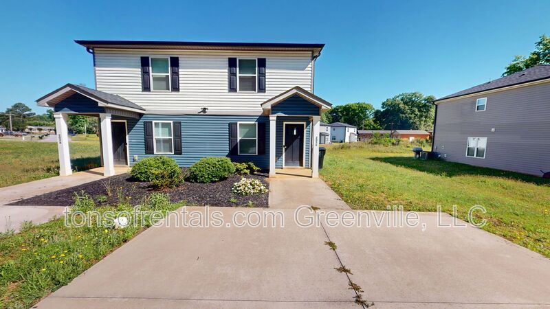Nice 2 bedroom, 1.5 bath duplex in Anderson property image