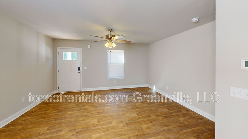 Nice 2 bedroom, 1.5 bath duplex in Anderson property image
