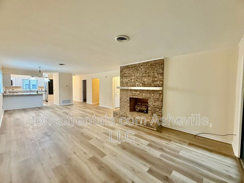 Welcome to this spacious 2 bedroom, 2 bathroom condo located in the beautiful city of Hendersonville, NC. property image
