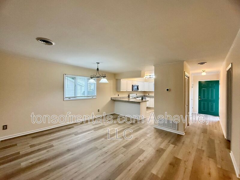 Welcome to this spacious 2 bedroom, 2 bathroom condo located in the beautiful city of Hendersonville, NC. property image