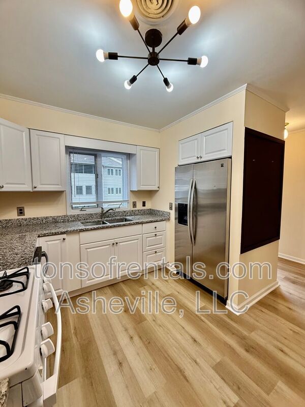 Welcome to this spacious 2 bedroom, 2 bathroom condo located in the beautiful city of Hendersonville, NC. property image