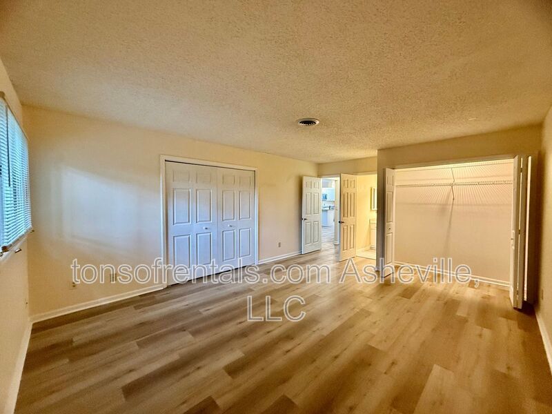 Welcome to this spacious 2 bedroom, 2 bathroom condo located in the beautiful city of Hendersonville, NC. property image
