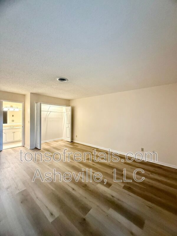 Welcome to this spacious 2 bedroom, 2 bathroom condo located in the beautiful city of Hendersonville, NC. property image