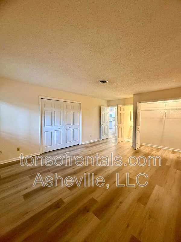 Welcome to this spacious 2 bedroom, 2 bathroom condo located in the beautiful city of Hendersonville, NC. property image