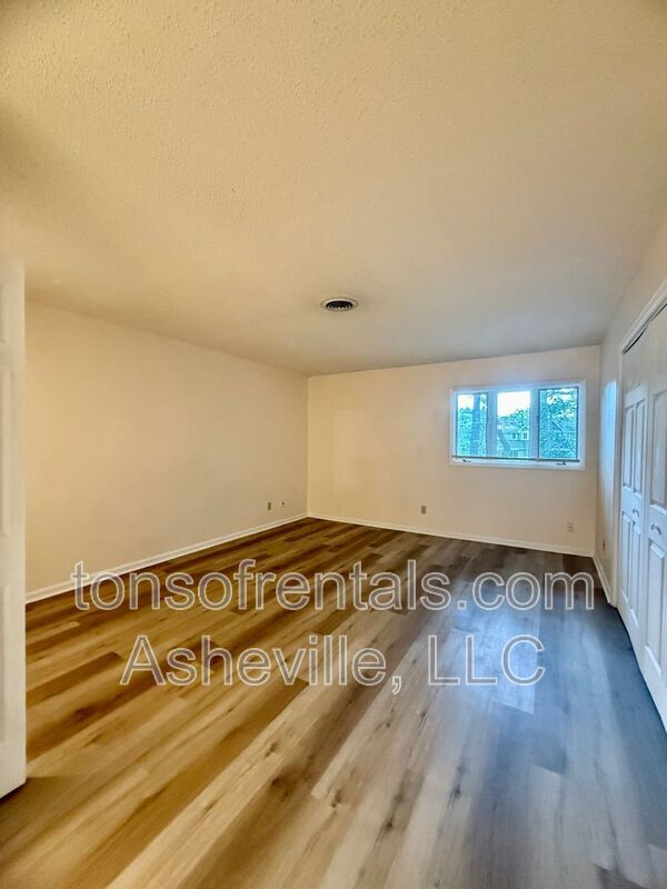 Welcome to this spacious 2 bedroom, 2 bathroom condo located in the beautiful city of Hendersonville, NC. property image