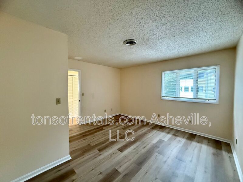 Welcome to this spacious 2 bedroom, 2 bathroom condo located in the beautiful city of Hendersonville, NC. property image
