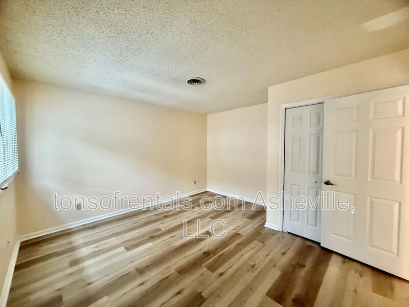 Welcome to this spacious 2 bedroom, 2 bathroom condo located in the beautiful city of Hendersonville, NC. property image
