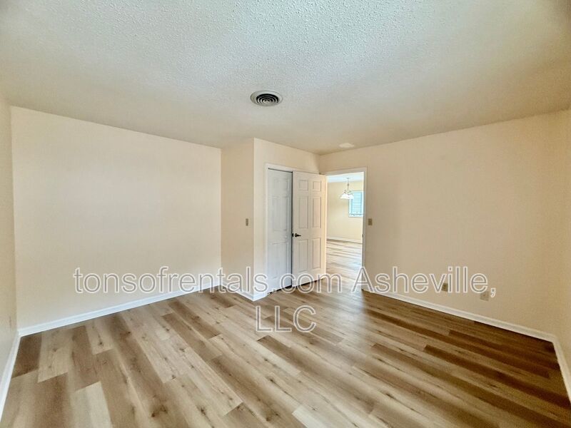 Welcome to this spacious 2 bedroom, 2 bathroom condo located in the beautiful city of Hendersonville, NC. property image